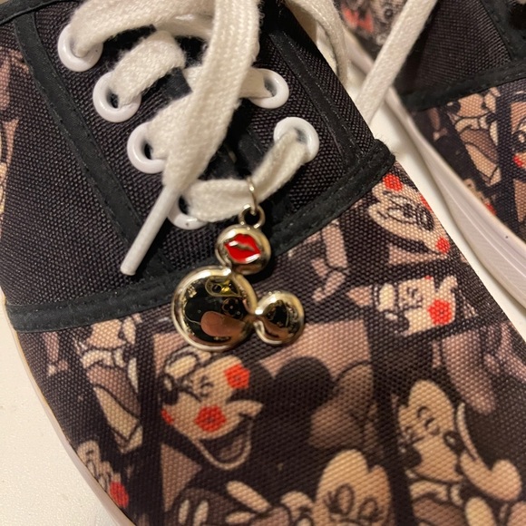 The Bradford Exchange Trevor Carlton 2014 Disney Mickey Mouse Sneakers - Picture 3 of 12